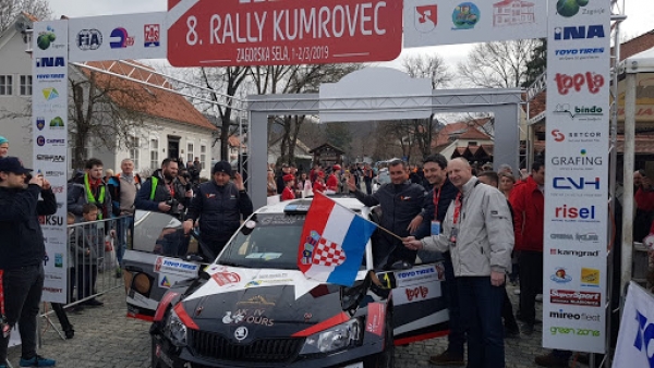 Ceremonijalni start na 8. INA Kumrovec Rallyju je odrađen.